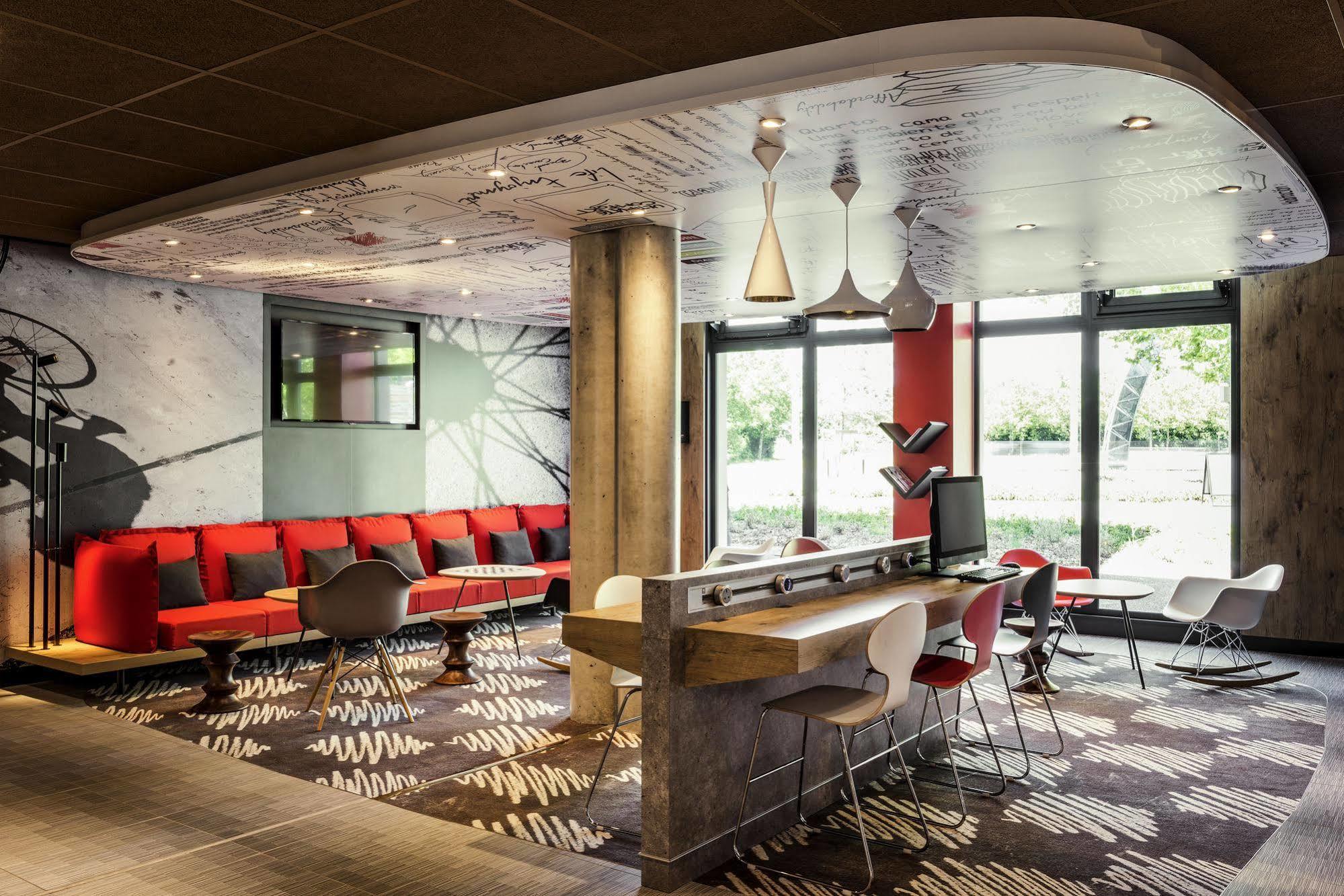 Ibis Hotel Saint Quentin en Yvelines Vélodrome Montigny-le-Bretonneux Buitenkant foto